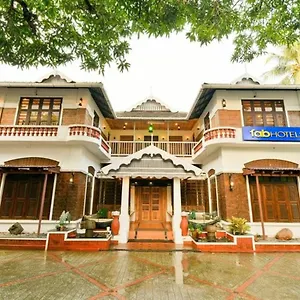 Hotel Fabhotel Illam Heritage